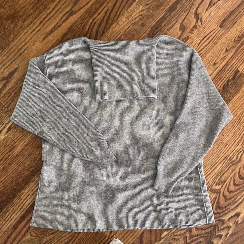 Free people turtleneck grey. Size small